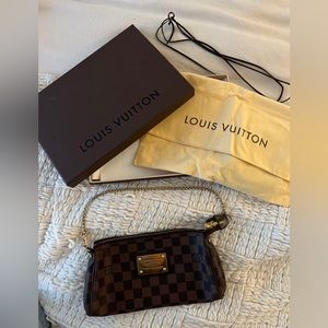 LV Purse Eva clutch
